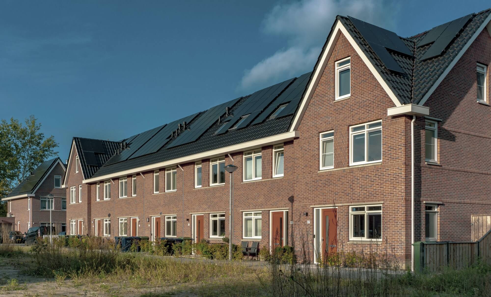 Fotovoltaika na bytovém domě a překážky na střeše