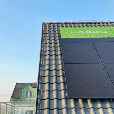 Z chalupy na sídliště do bytu – jak funguje komunitní energetika v praxi?